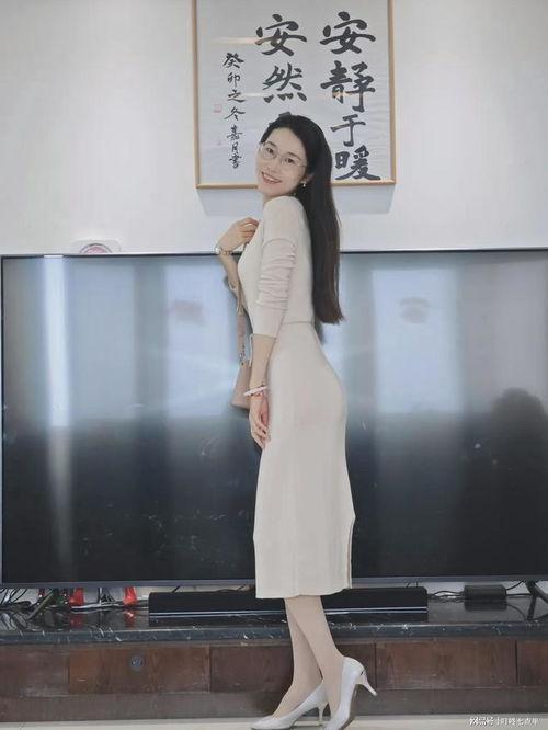 肉色丝袜教师扬雪,揭秘校园时尚与青春魅力