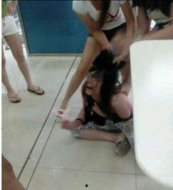 日本 扒光 吊,揭秘神秘传统习俗背后的文化内涵