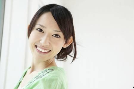 哪些明星年轻白头发,盘点那些年轻就白头的明星