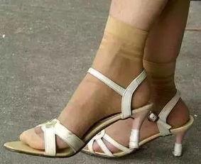 小学生凉鞋丝袜诱惑,小学生凉鞋丝袜的时尚探索