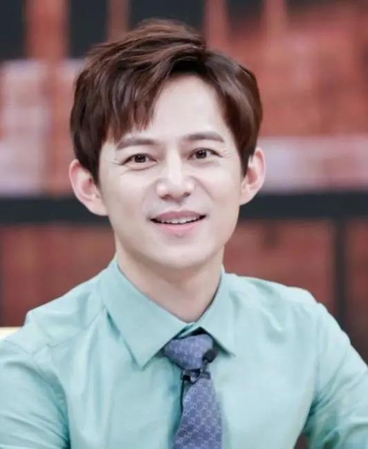 何炅爆料经济公司视频